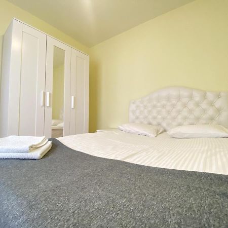 Entire New Apartment 20' From Barcelona Sabadell Ngoại thất bức ảnh